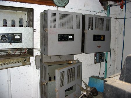 M-60 Drive-In Theatre - Sound Gear In Proj Booth - Photo From Waterwinterwonderland (newer photo)